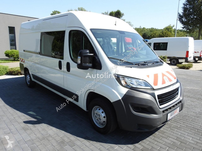 Véhicule utilitaire Peugeot BOXER FURGON...
