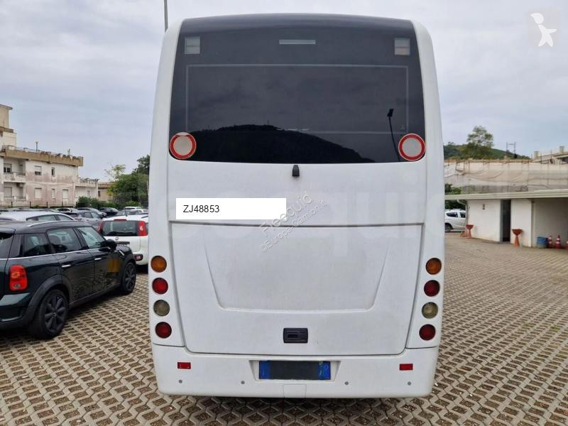 باص Isuzu Novo