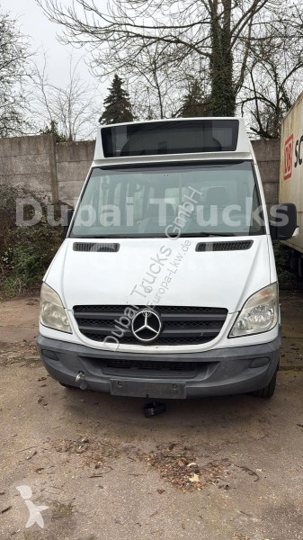 باص Mercedes 515 15-Sitzplätze