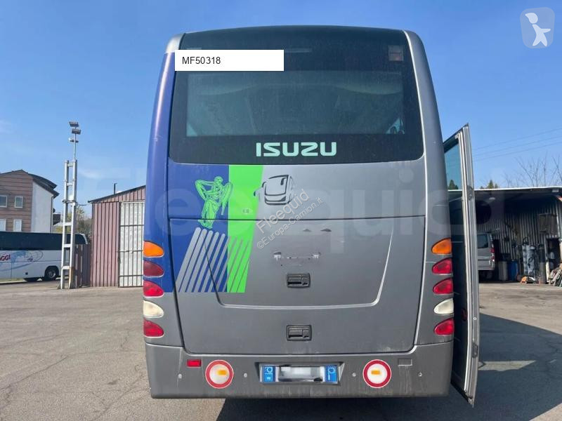 باص Isuzu Turquoise
