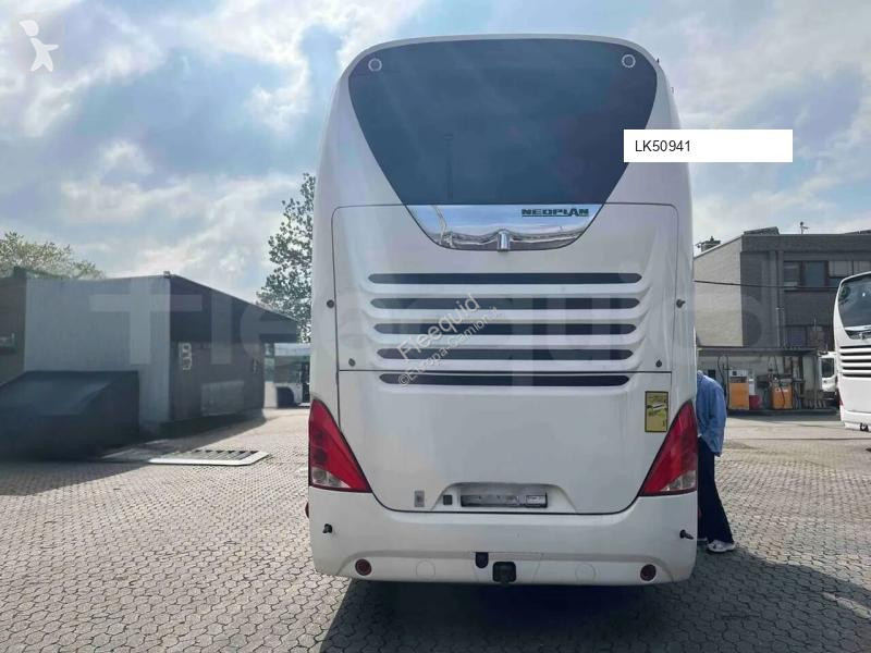 باص Neoplan Skyliner