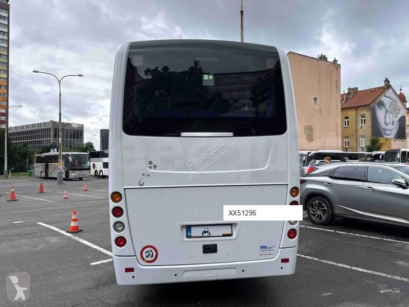 باص Isuzu Novo