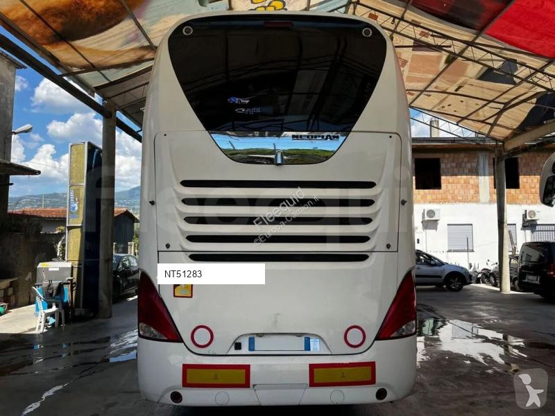 باص Neoplan Skyliner