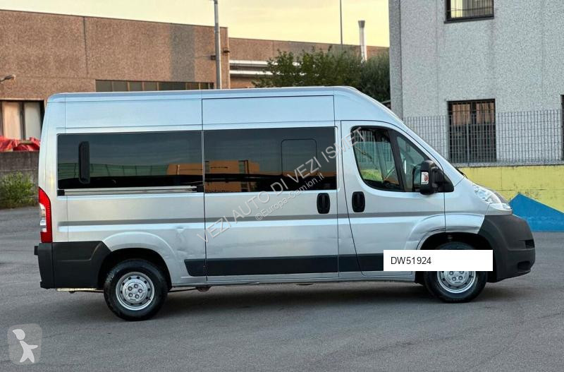 Peugeot 9 posti van