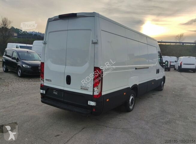 Véhicule utilitaire Iveco  DAILY - 35S16 PASSO...