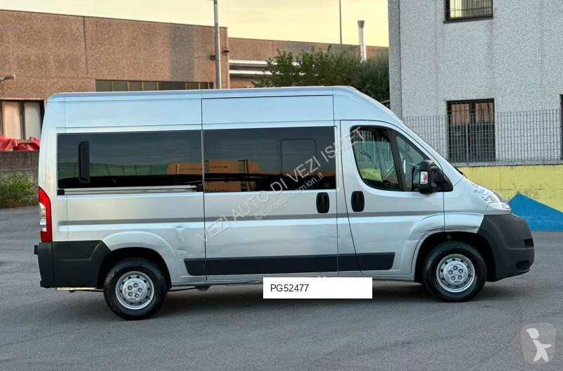 Veículo utilitário Peugeot 9 posti