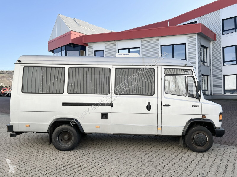 Autobuz Mercedes 711 D-KA 4x2 711 D-KA 4x2,...