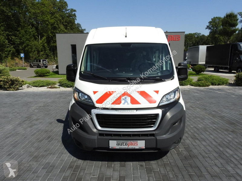 Véhicule utilitaire Peugeot BOXER FURGON...
