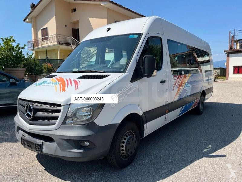 Autobus Mercedes MB906