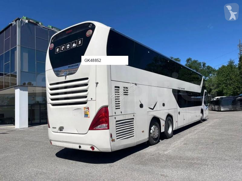 باص Neoplan Skyliner