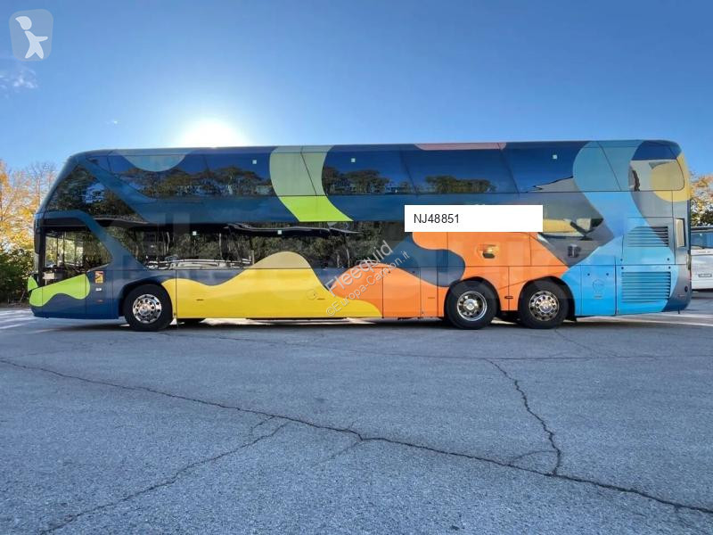 باص Neoplan Skyliner