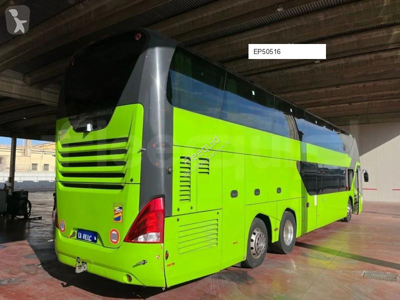 باص Neoplan Skyliner