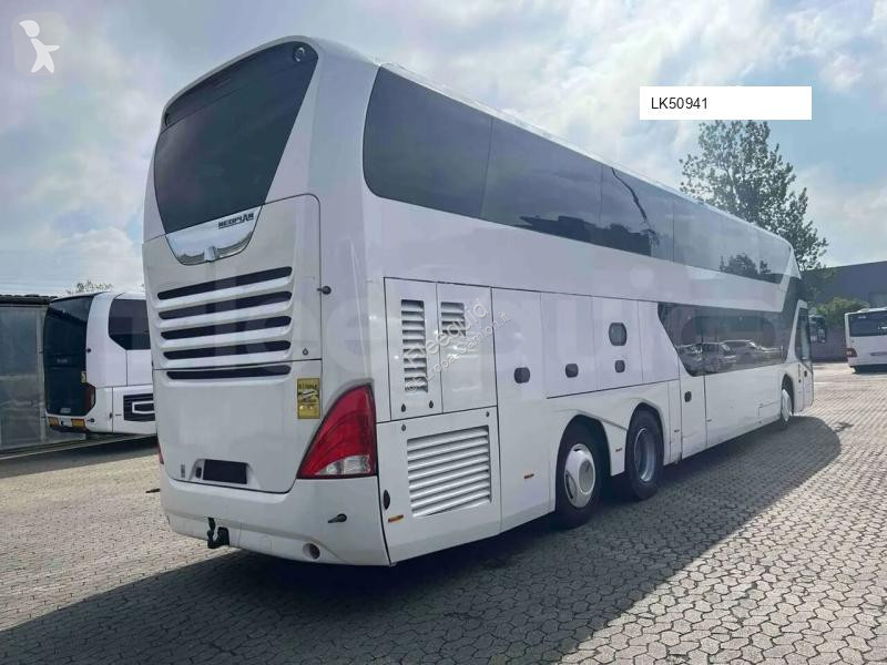 باص Neoplan Skyliner