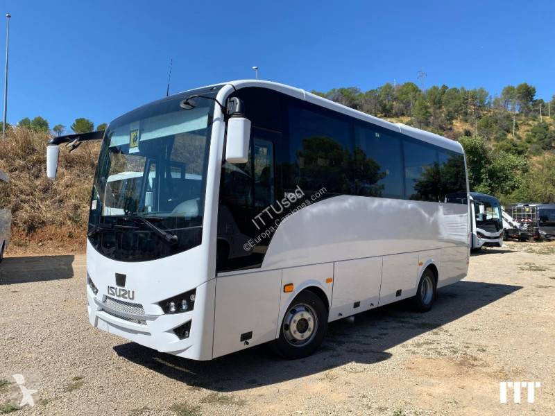 باص Isuzu Novo
