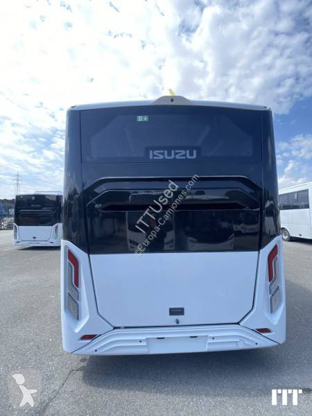 باص Isuzu Novociti Life