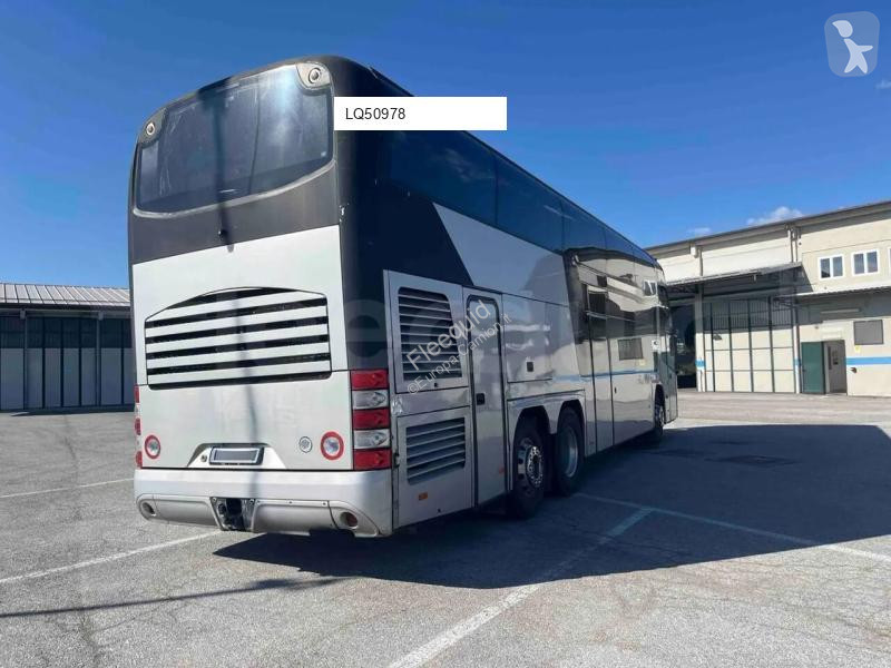 باص Neoplan Cityliner