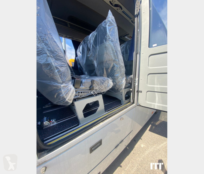 باص Isuzu Visigo
