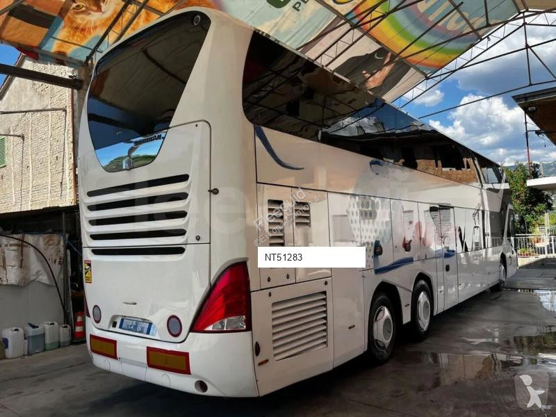 باص Neoplan Skyliner