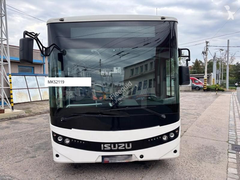 Autobussen Isuzu Novo