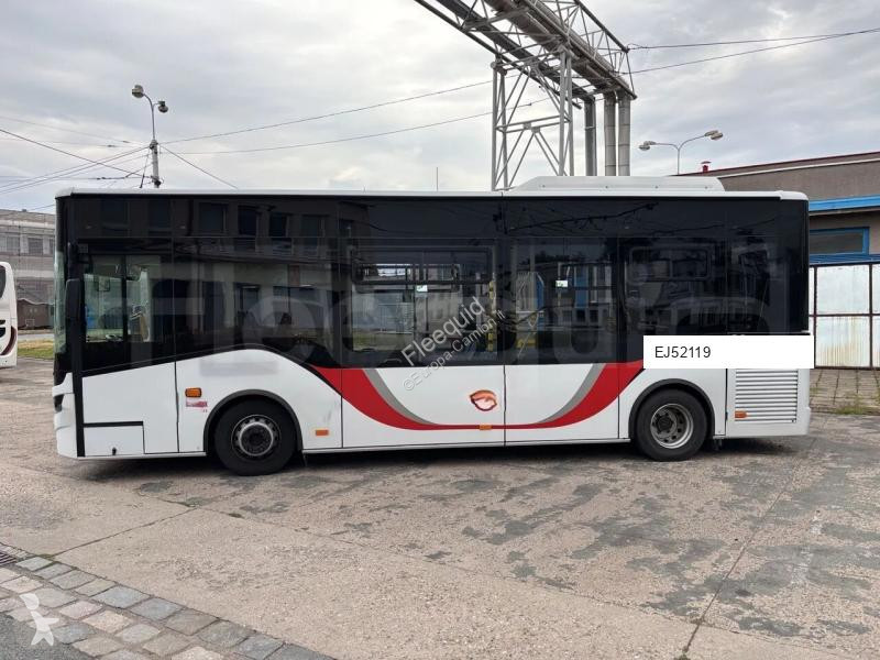 Autobussen Isuzu Novo