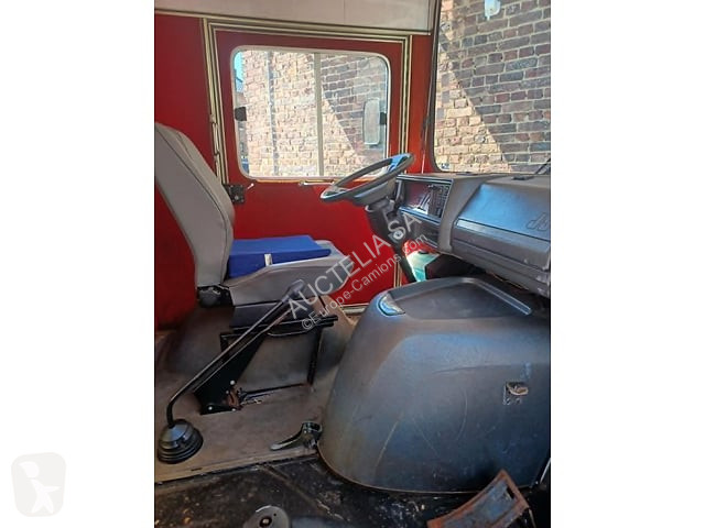 Autobus Peugeot J9 transformé