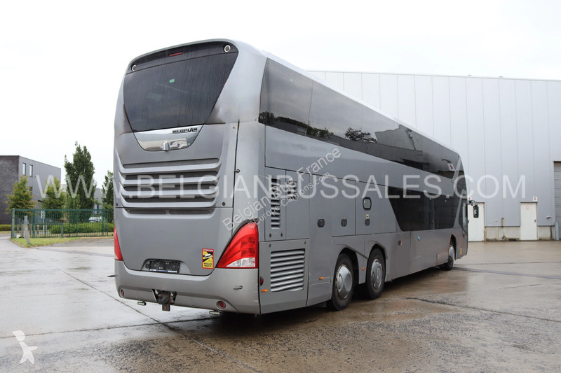 Autobussen Neoplan Skyliner L New Model / P06 /...