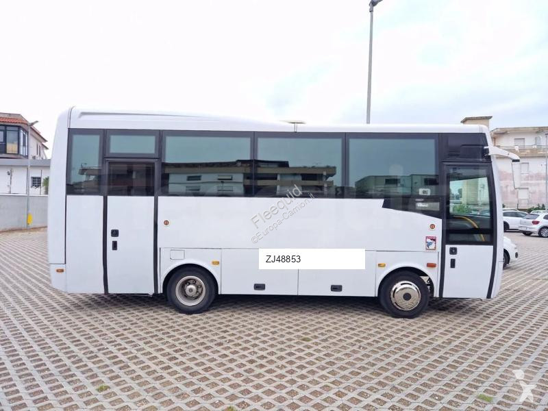 باص Isuzu Novo