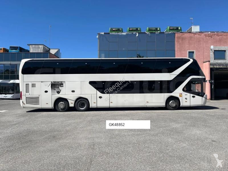 باص Neoplan Skyliner