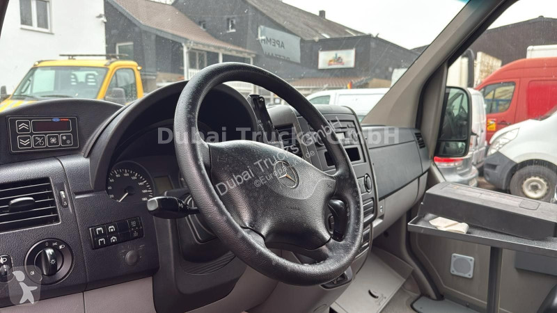 باص Mercedes 515 15-Sitzplätze
