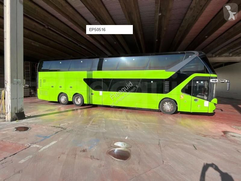 باص Neoplan Skyliner
