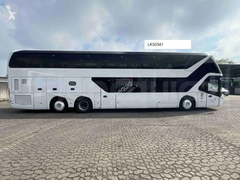 باص Neoplan Skyliner