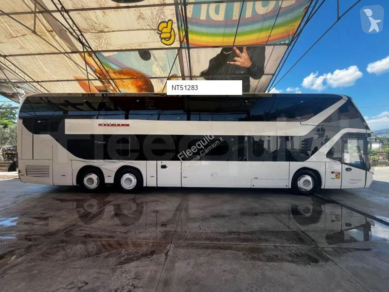 باص Neoplan Skyliner