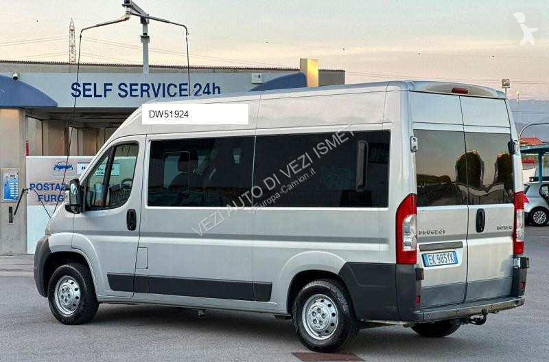 Peugeot 9 posti van