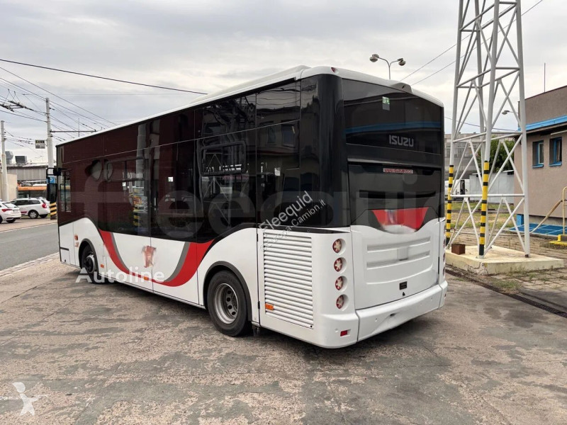 Autobussen Isuzu Novo