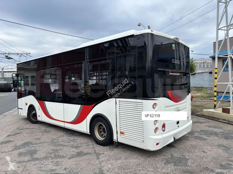 Autobussen Isuzu Novo