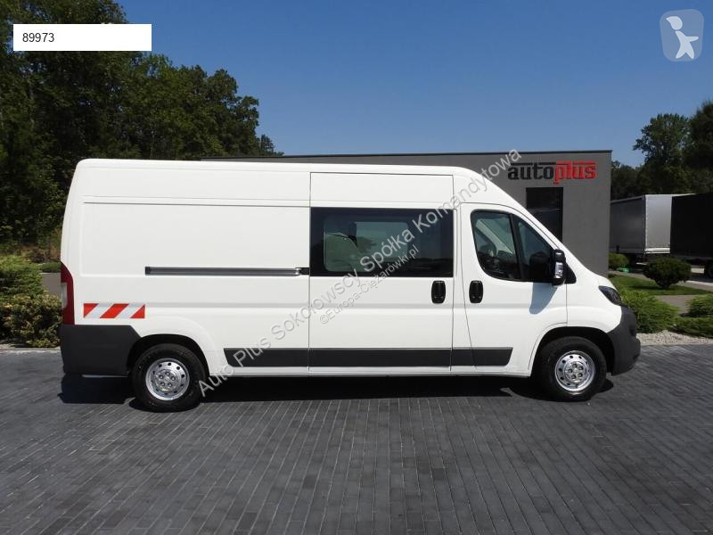 Véhicule utilitaire Peugeot BOXER FURGON...