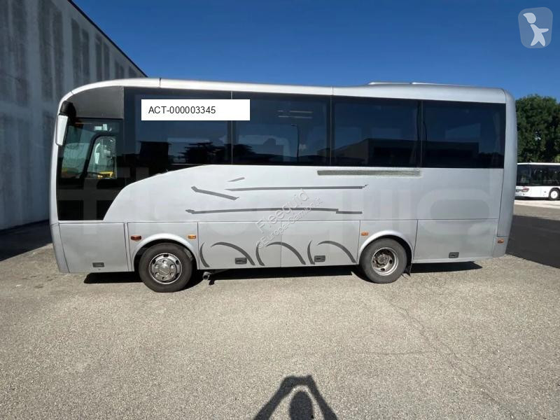 Bus Isuzu Novo