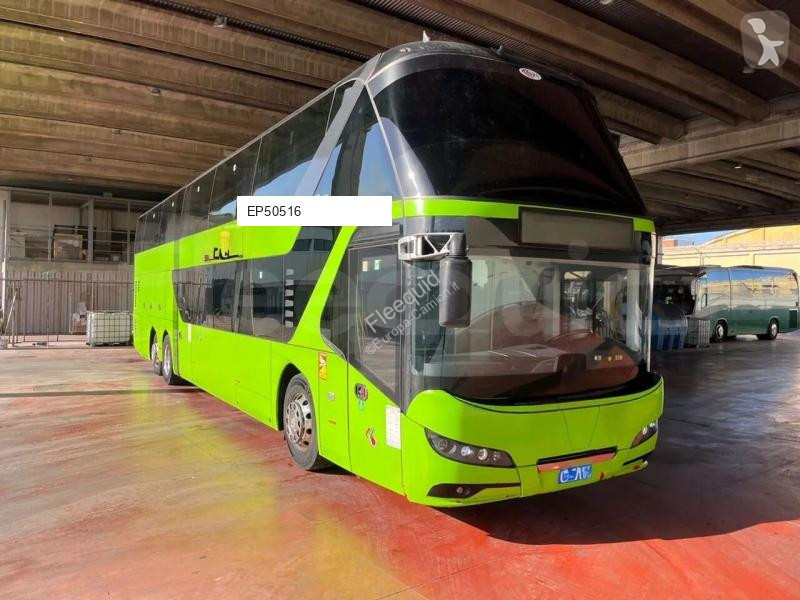 باص Neoplan Skyliner