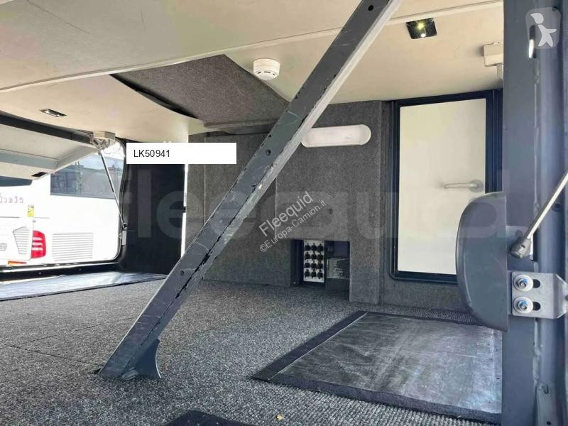 باص Neoplan Skyliner