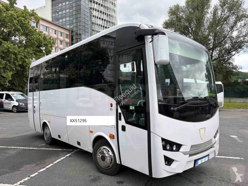 باص Isuzu Novo