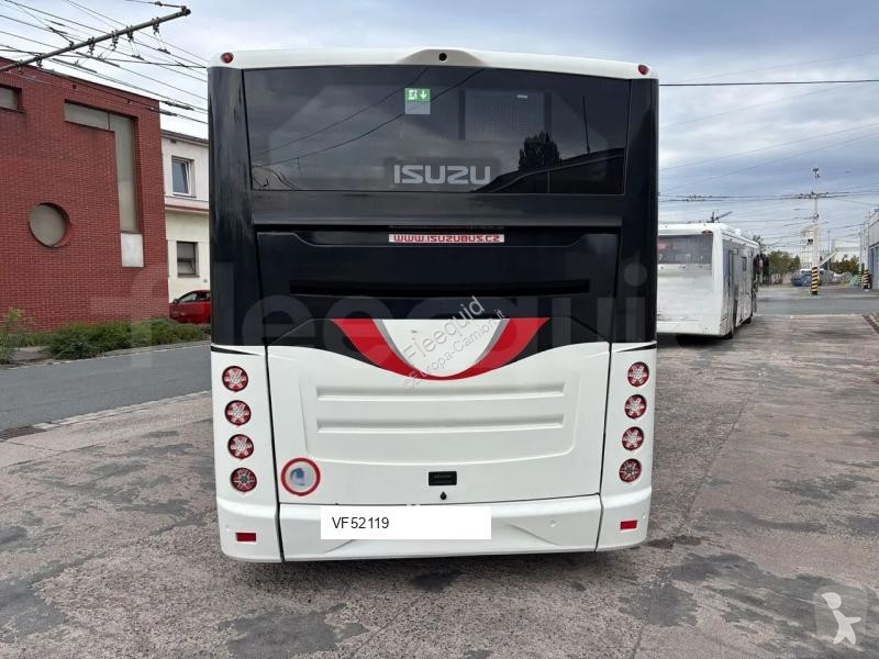 Autobussen Isuzu Novo
