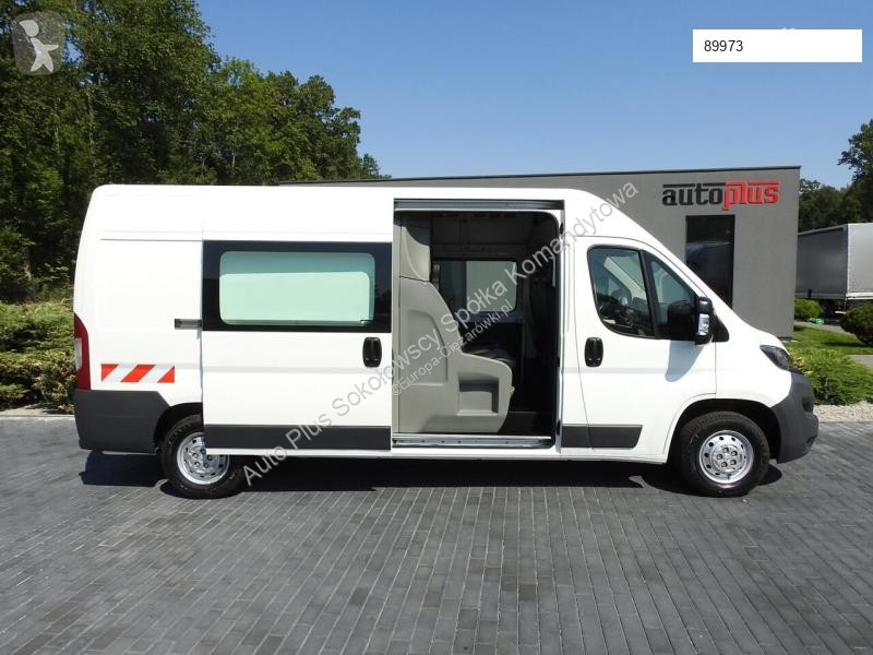 Véhicule utilitaire Peugeot BOXER FURGON...
