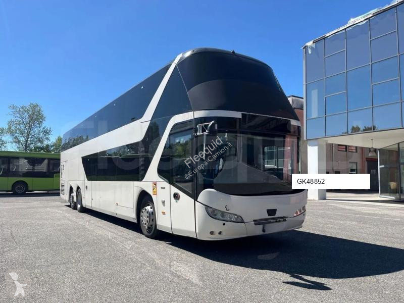 باص Neoplan Skyliner