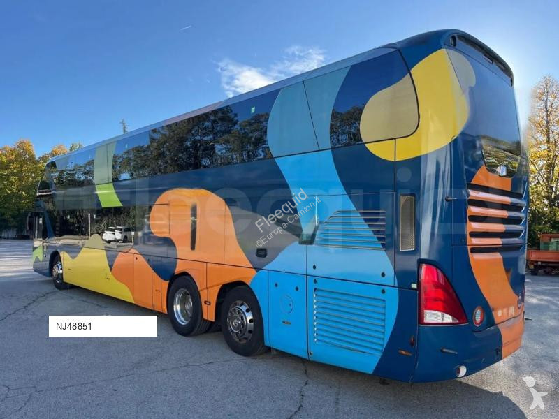 باص Neoplan Skyliner