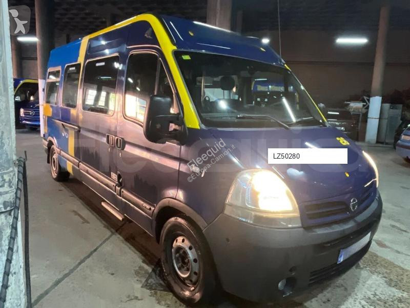 باص Nissan