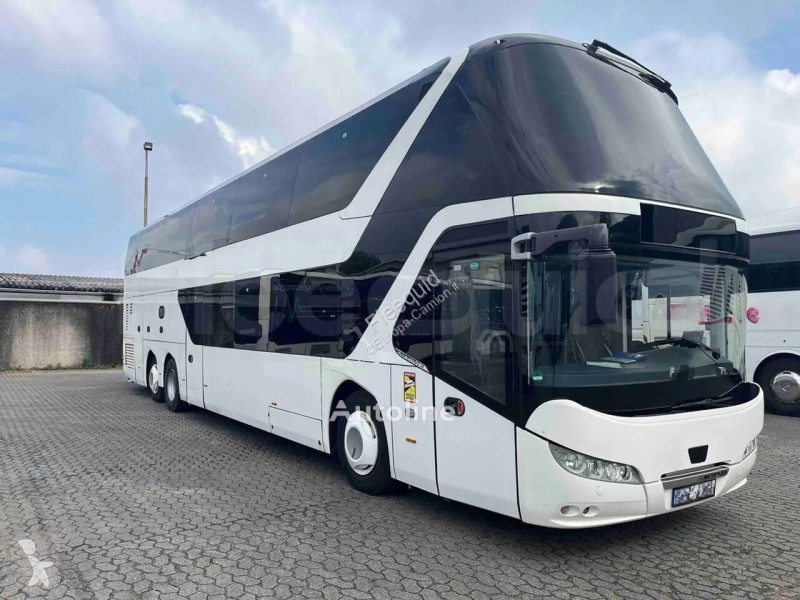 باص Neoplan Skyliner
