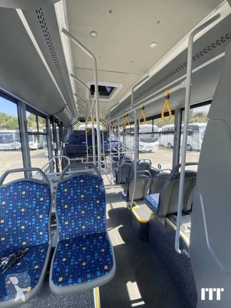 باص Isuzu Novociti Life