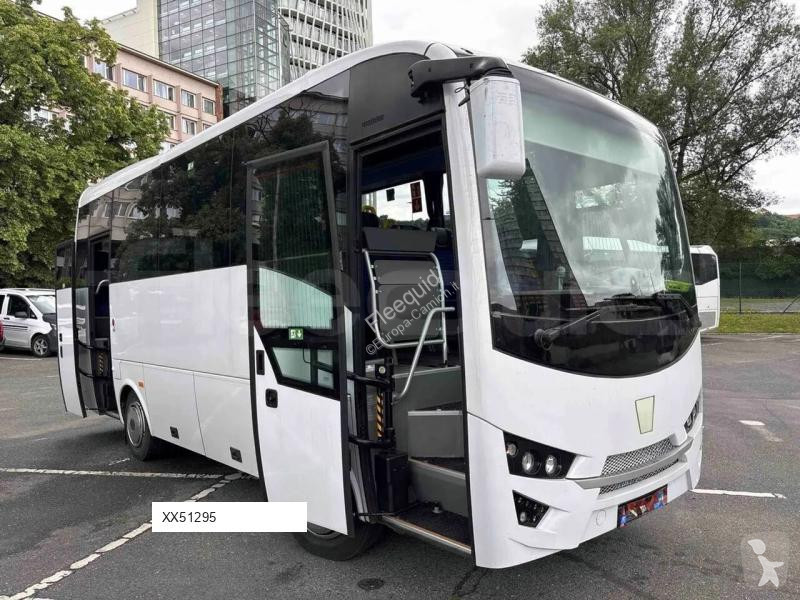 باص Isuzu Novo