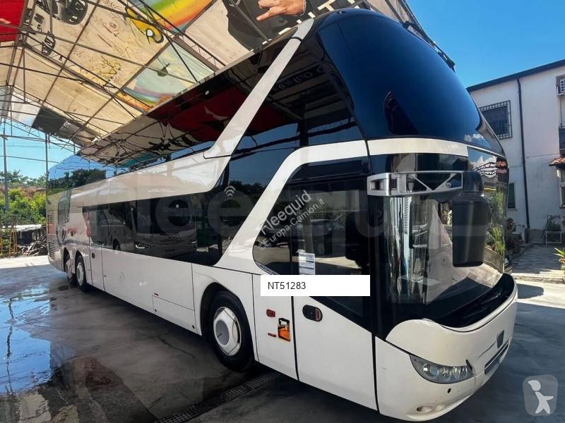 باص Neoplan Skyliner