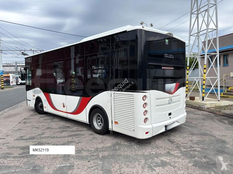 Autobussen Isuzu Novo
